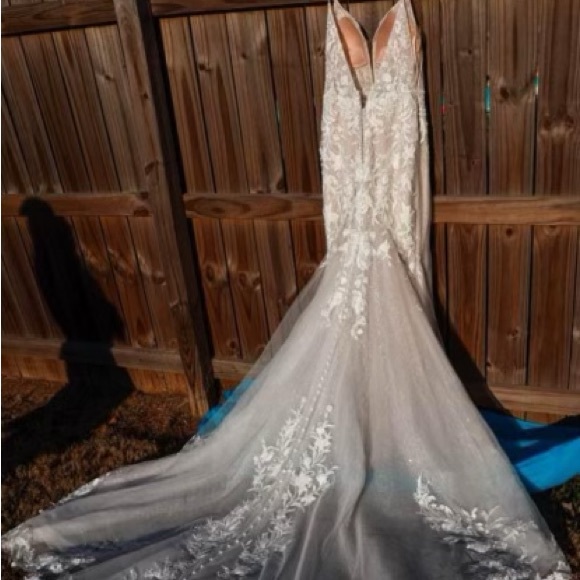 New wedding dress with tags Size 10 Brand newNever worn$2300 original price